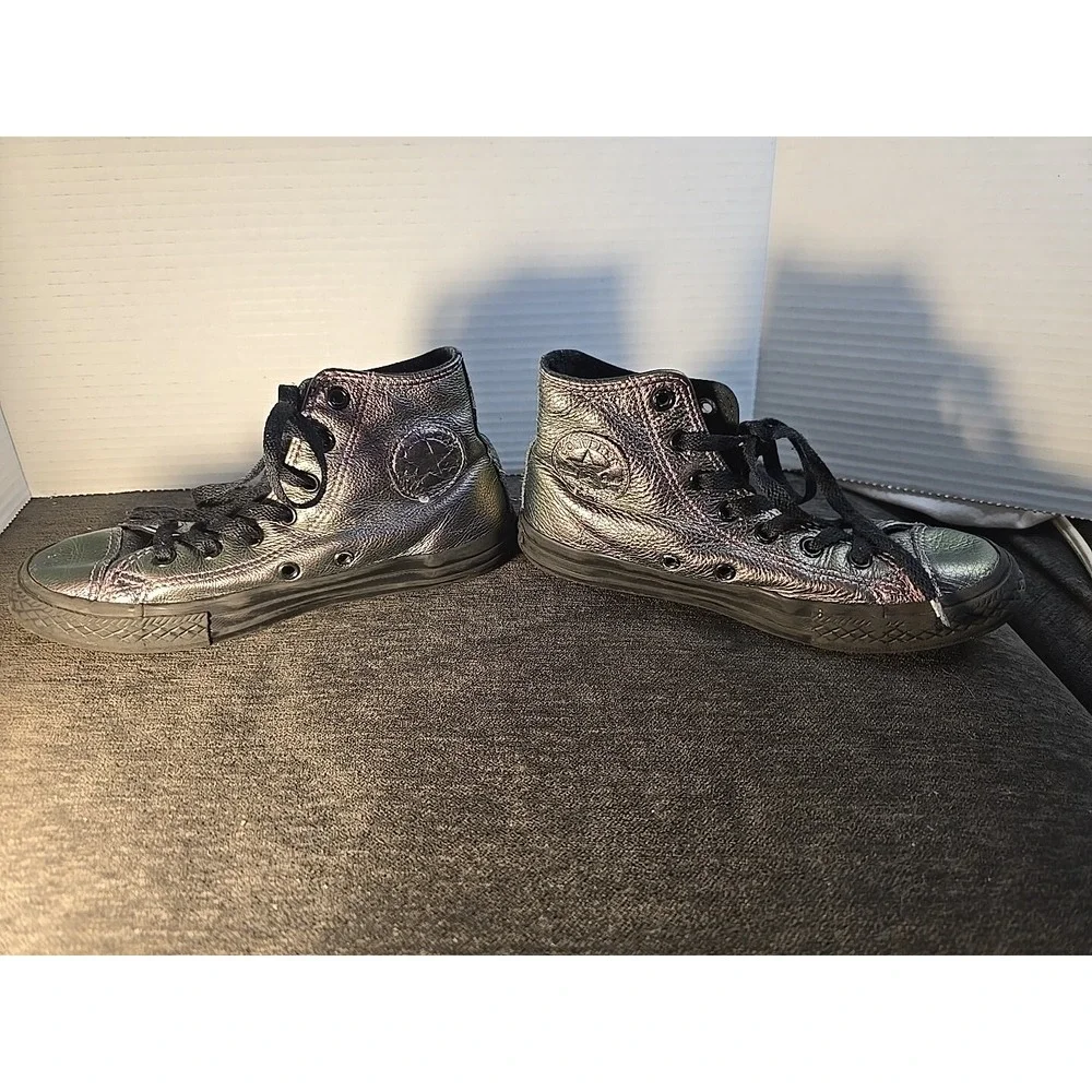 Converse Chuck Taylor All Star High Top Purple‎ Metalic Sneakers Youth Size 2
